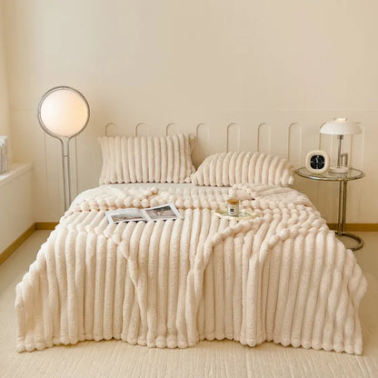 Luxurious Super Soft Faux Rabbit Fur Blanket - Warm & Cozy Throw for Couch, Bed & Travel - Versatile All-Season Gift